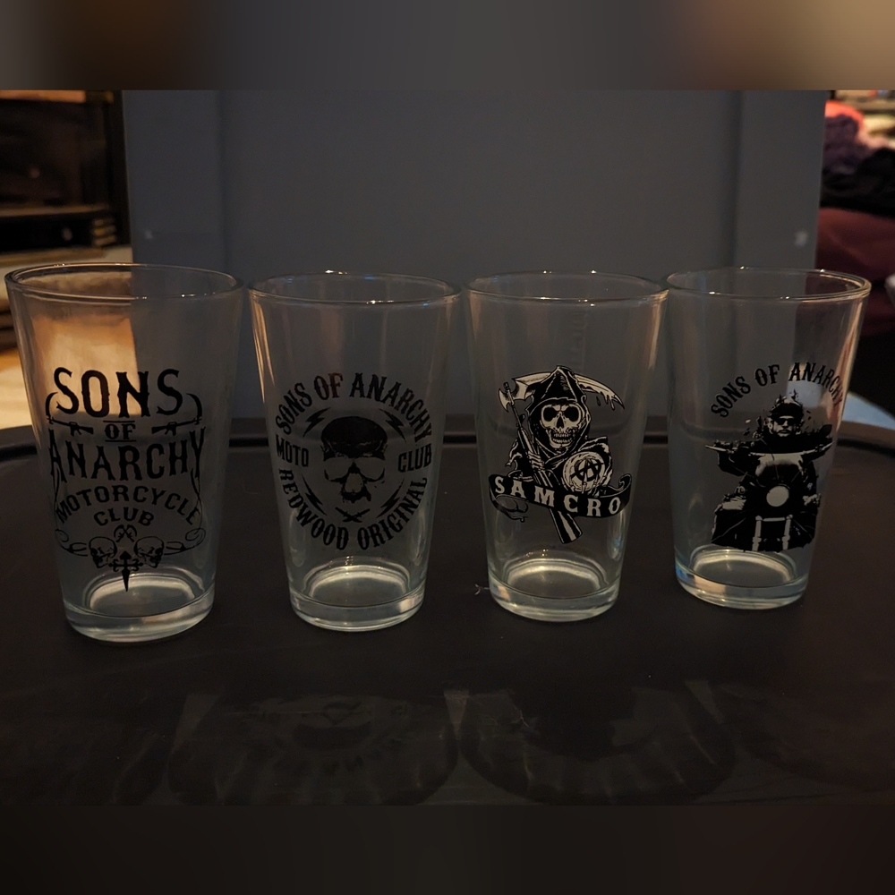 4x SOA pint glasses